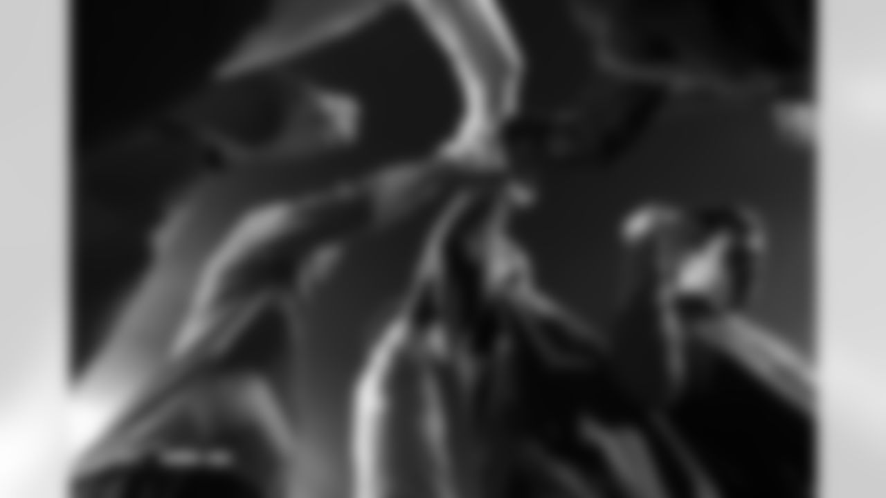 Bo Nix (10) before the Broncos' Week 17 game against the Kansas City Chiefs at GEHA Field at Arrowhead Stadium in Kansas City, Missouri on December 25, 2025. Photo by Gabriel Christus / Denver Broncos