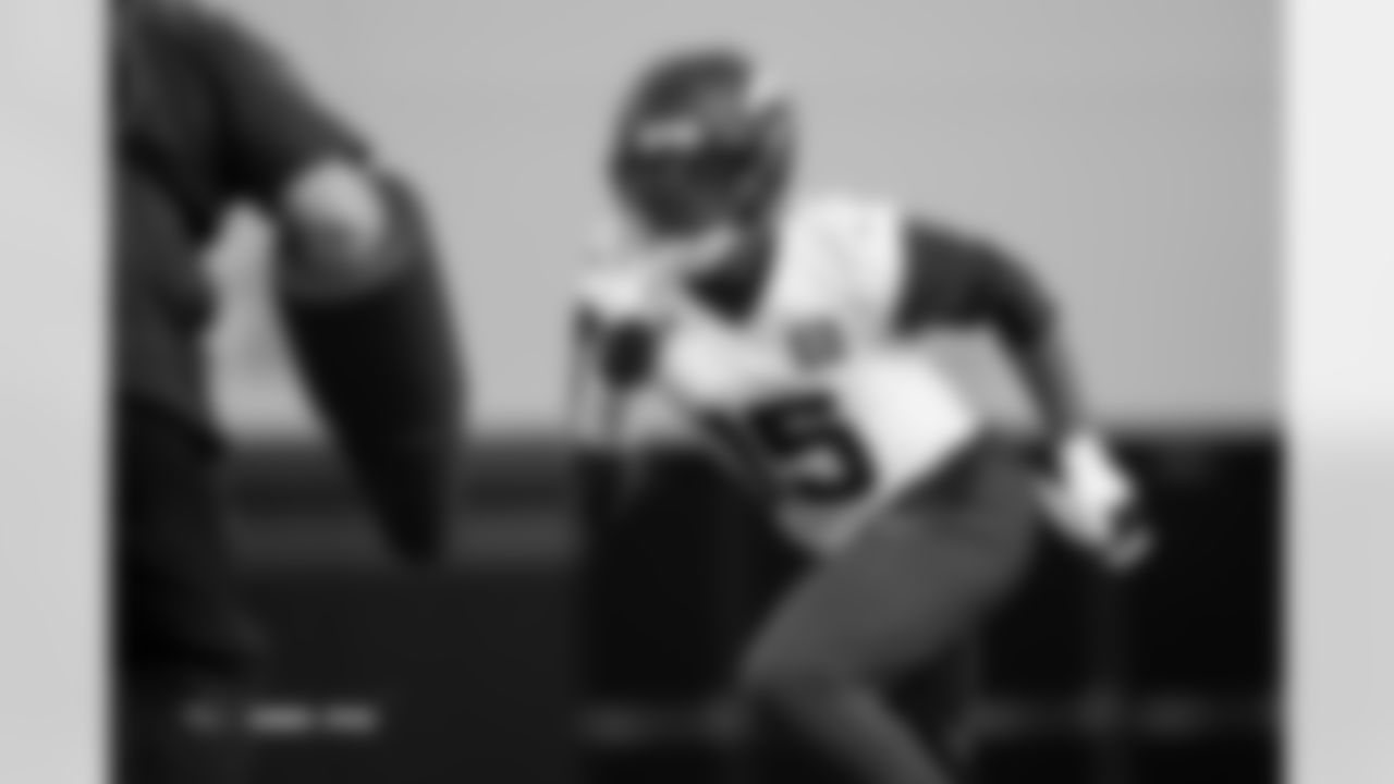 Nik Bonitto during practice at Broncos Park Powered by CommonSpirit in Englewood, Colorado on October 3, 2025. Photo by Ben Swanson / Denver Broncos