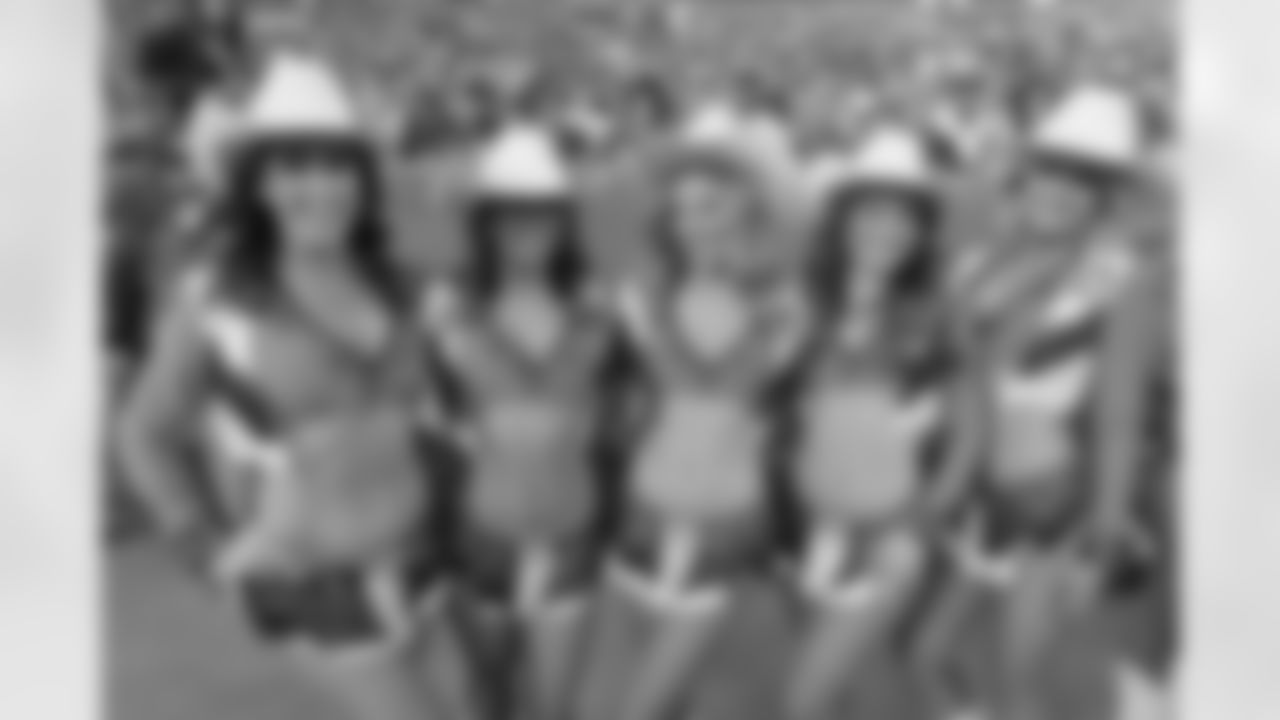 Denver Broncos Cheerleaders during the Broncos' Week 18 game against the Los Angeles Chargers at Empower Field at Mile High in Denver, Colorado on January 4, 2026. Photo by Paul Cloud / Denver Broncos