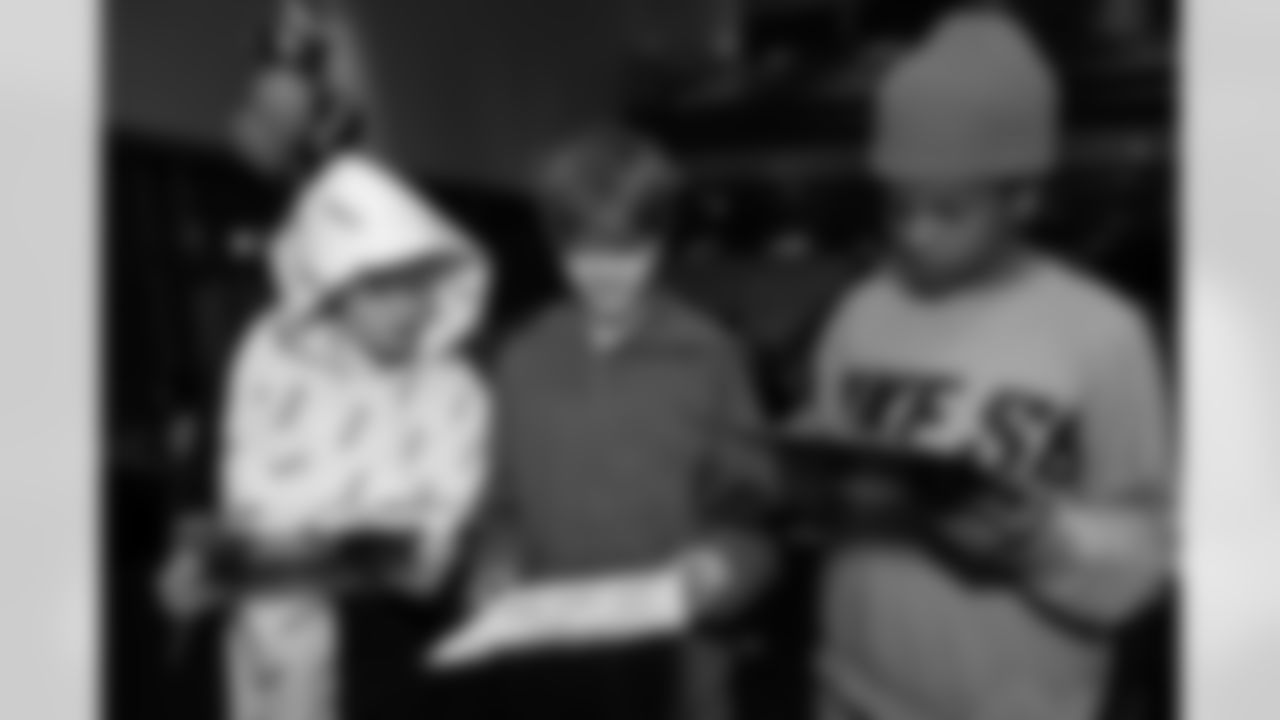 Denver Broncos alumni, cheer and players participated in ENT Adventures in Realiity on Tuesday, December 9, 2025 at Manual High School in Denver, Colorado.
Photo by Gabriel Christus / Denver Broncos