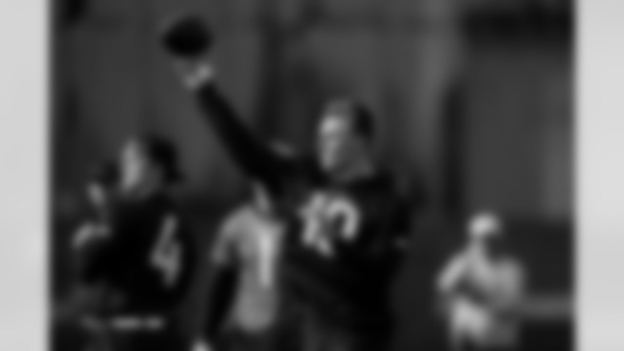 Bo Nix during practice at Broncos Park Powered by CommonSpirit in Englewood, Colorado on December 23, 2025. Photo by Ben Swanson / Denver Broncos