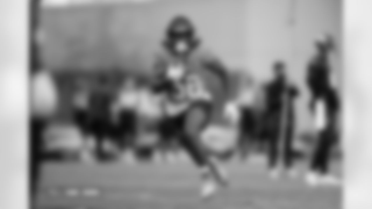 Jaleel McLaughlin during practice at Broncos Park Powered by CommonSpirit in Englewood, Colorado on December 11, 2025. Photo by Ben Swanson / Denver Broncos