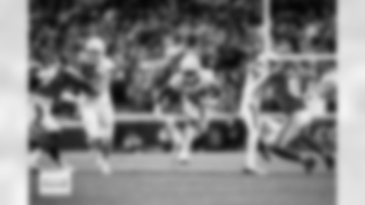 Denver Broncos running back RJ Harvey (12) runs with the ball during the Broncos' Week 17 game against the Kansas City Chiefs at GEHA Field at Arrowhead Stadium in Kansas City, Missouri on December 25, 2025. Photo by Gabriel Christus / Denver Broncos