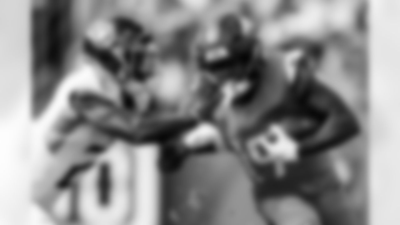 Denver Broncos wide receiver Marvin Mims Jr. (19) runs with the ball on a reception during the Broncos' Week 1 game against the Tennessee Titans at Empower Field at Mile High in Denver, Colorado on September 7, 2025. Photo by Ben Swanson / Denver Broncos