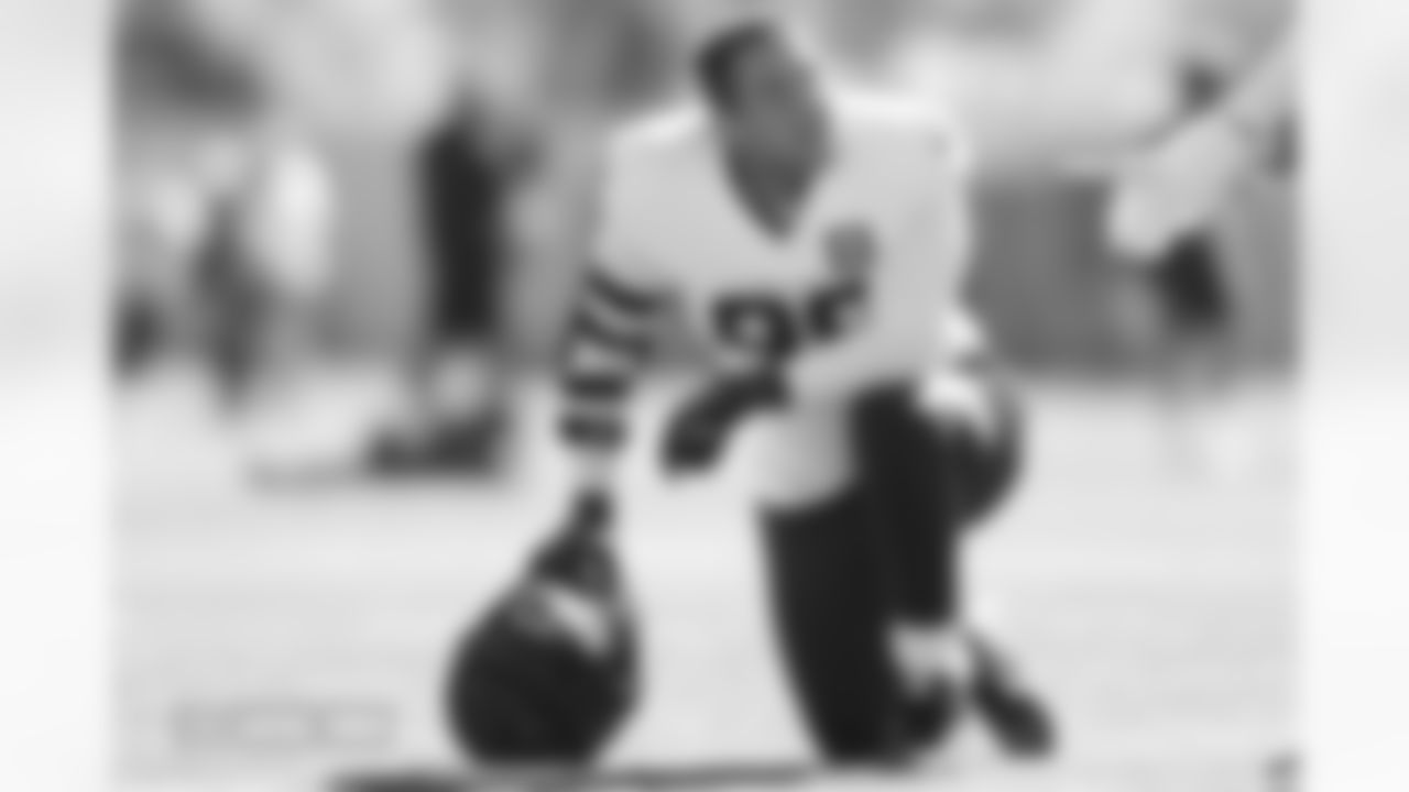 Zach Allen during practice at Broncos Park Powered by CommonSpirit in Englewood, Colorado on October 16, 2025. Photo by Gabriel Christus / Denver Broncos