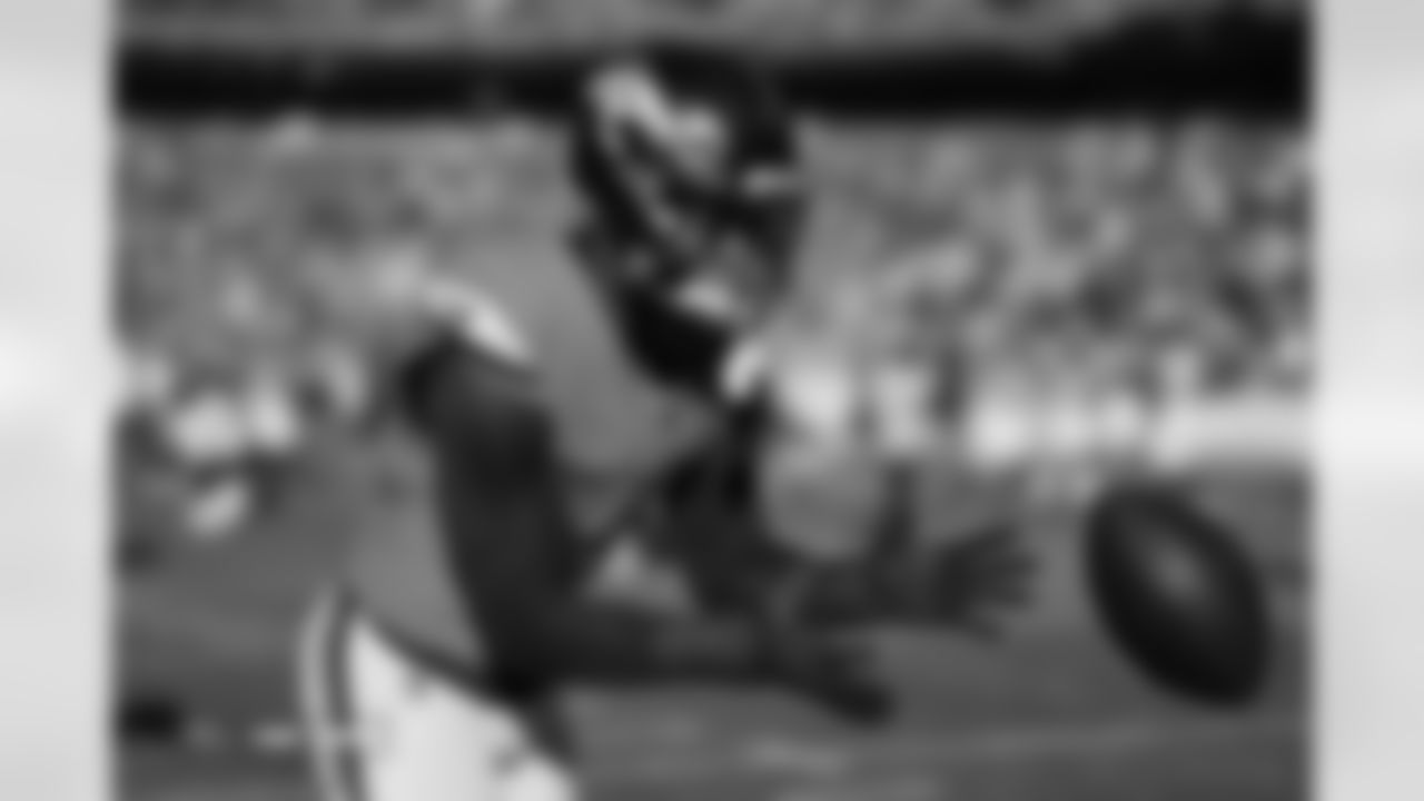 Jonathon Cooper before the Broncos' Week 15 game against the Green Bay Packers at Empower Field at Mile High in Denver, Colorado on December 14, 2025. Photo by Ben Swanson / Denver Broncos