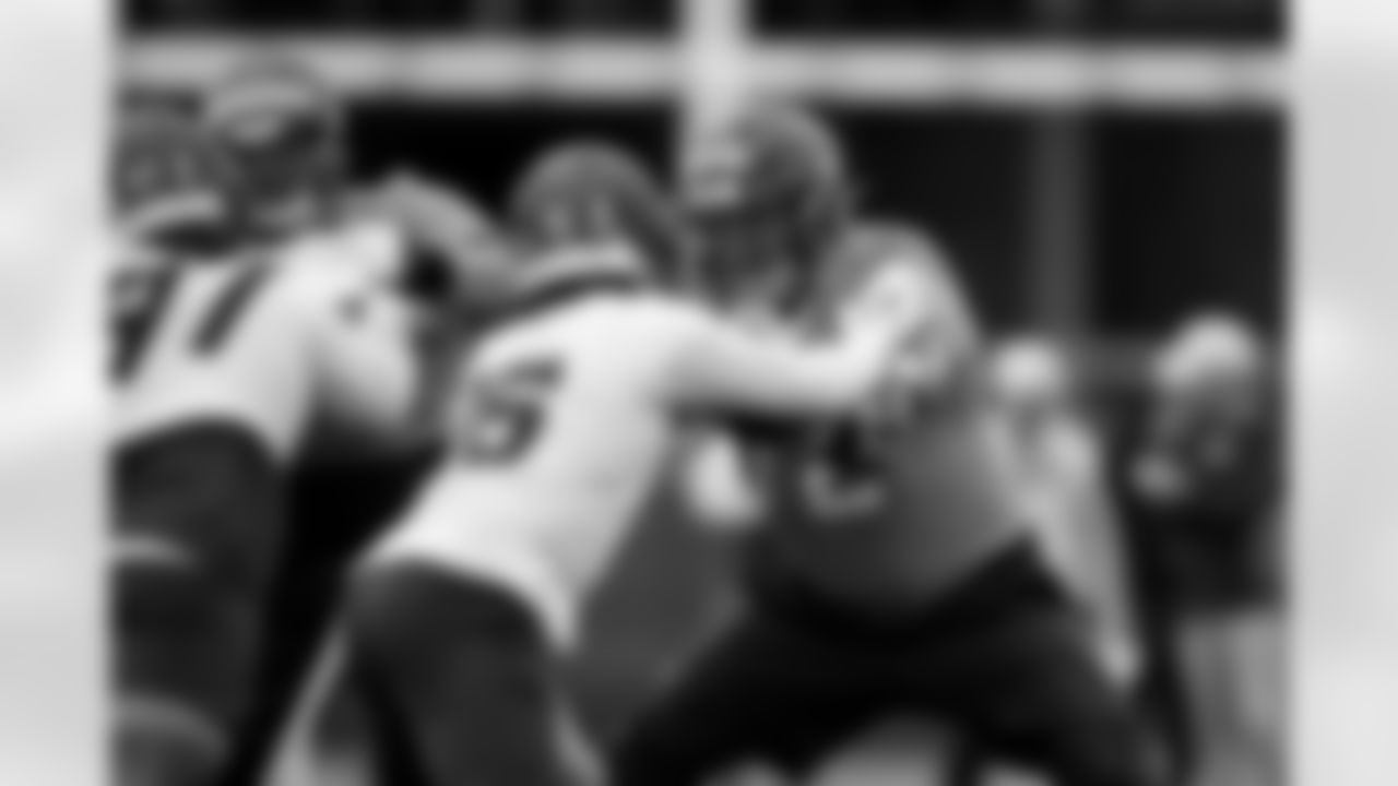 Garett Bolles and Nik Bonitto during OTAs on Thursday, May 29, 2025 at Broncos Park Powered by CommonSpirit in Englewood, Colorado.
Photo by Gabriel Christus / Denver Broncos