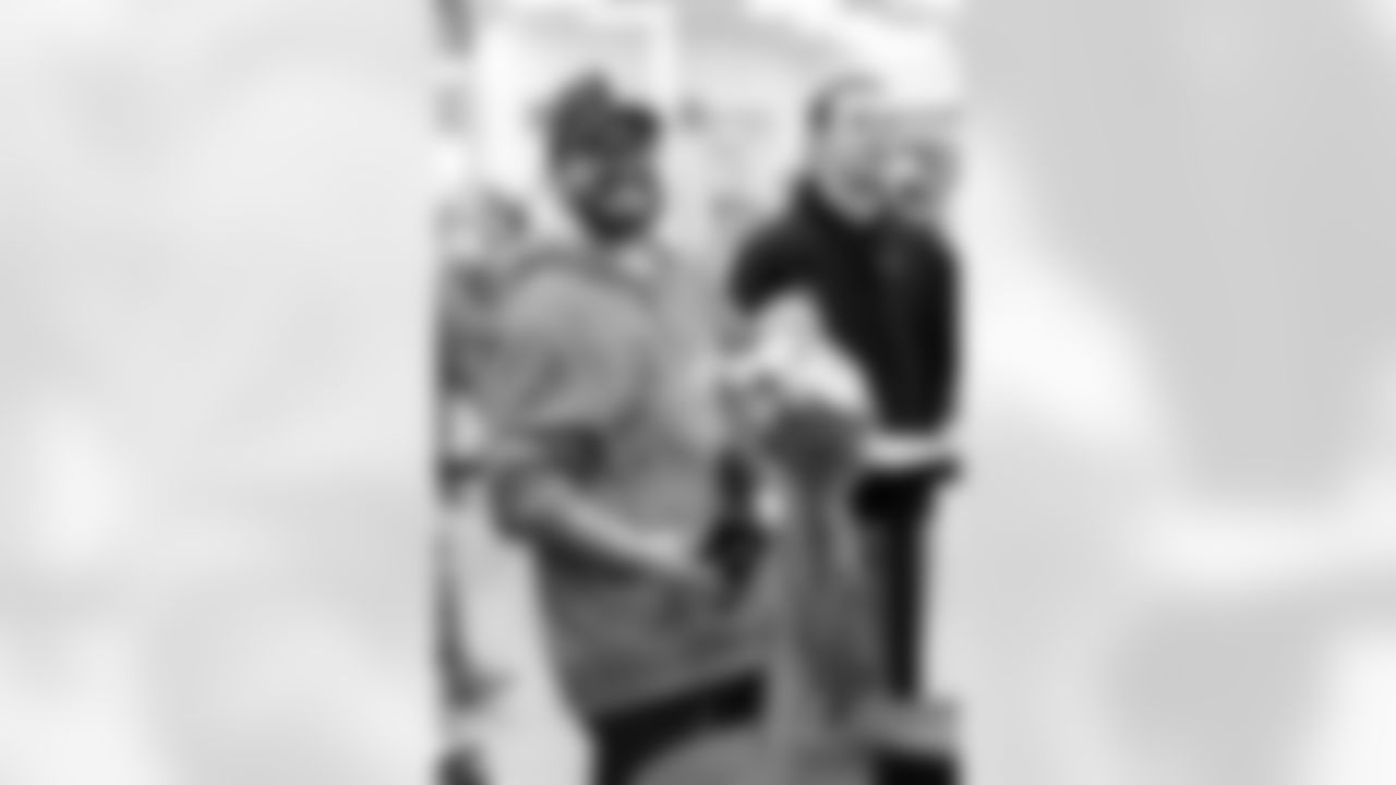 Denver Broncos Cheerleaders and Broncos alumni visit the United States Army post at Fort Carson during the Salute to Service Caravan on December 16, 2025. Photo by Ben Swanson / Denver Broncos