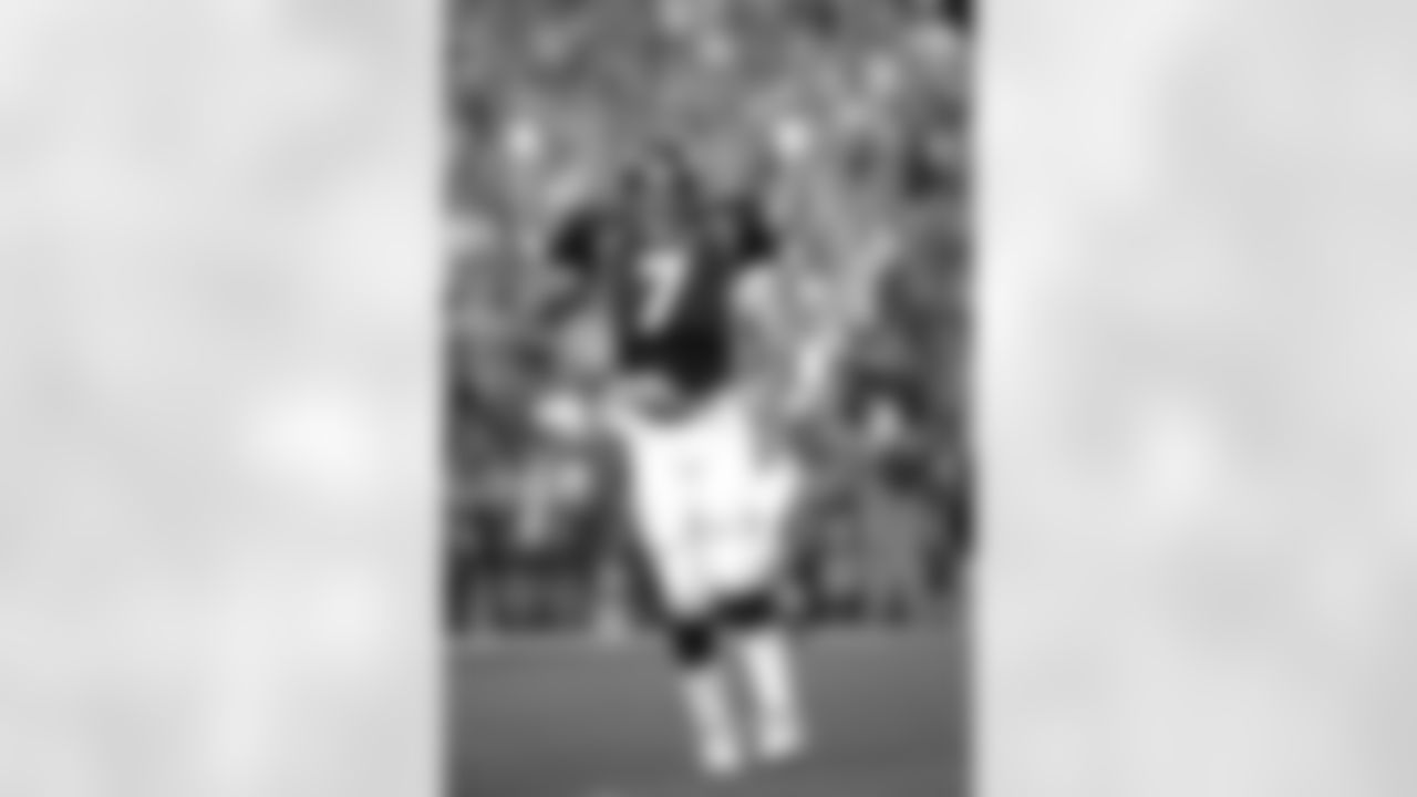 Most Touchdown Passes, Career
27 – John Elway (1983-1998)