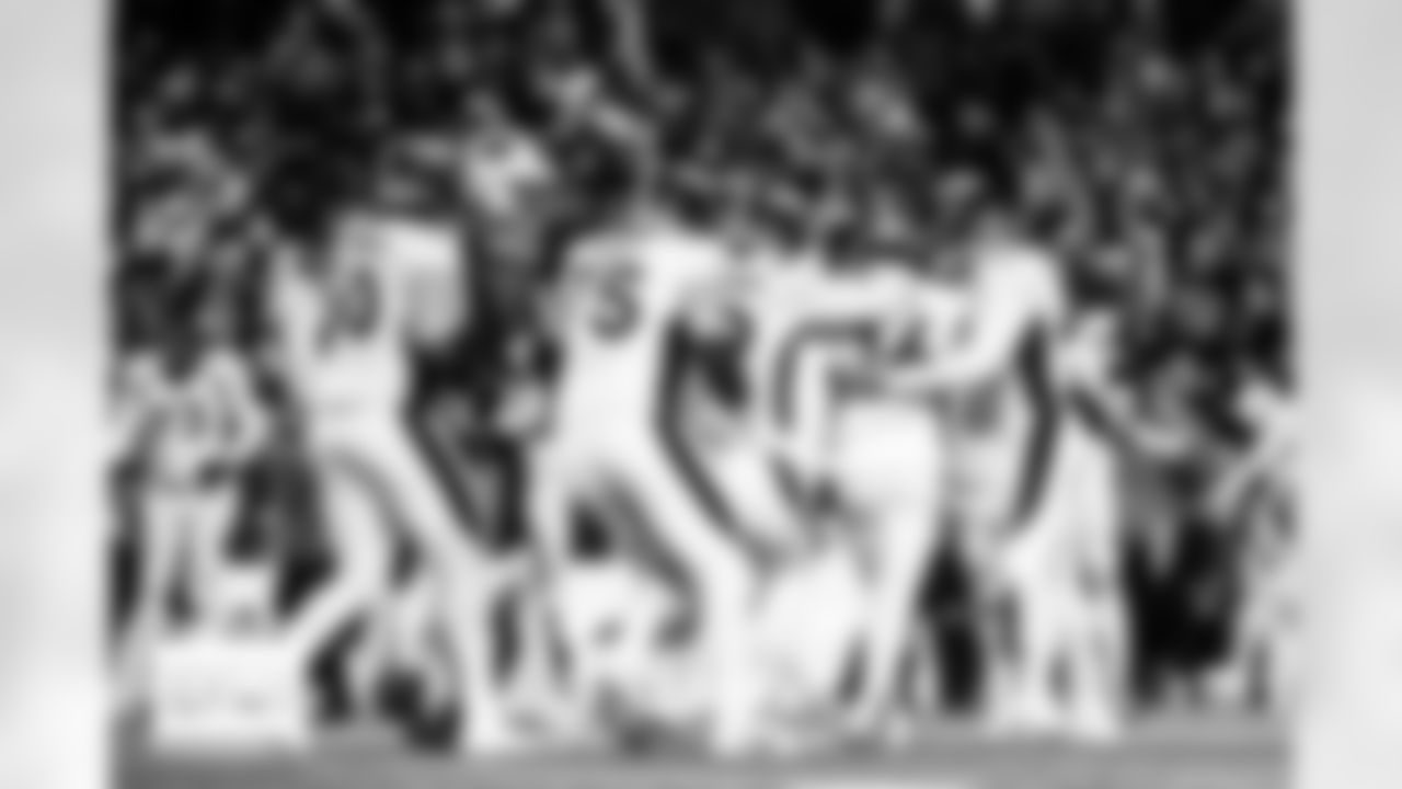 Wil Lutz and teammates during the Broncos' Week 10 game against the Buffalo Bills at Highmark Stadium in Orchard Park, New York on November 13, 2023. Photo by Ben Swanson / Denver Broncos
