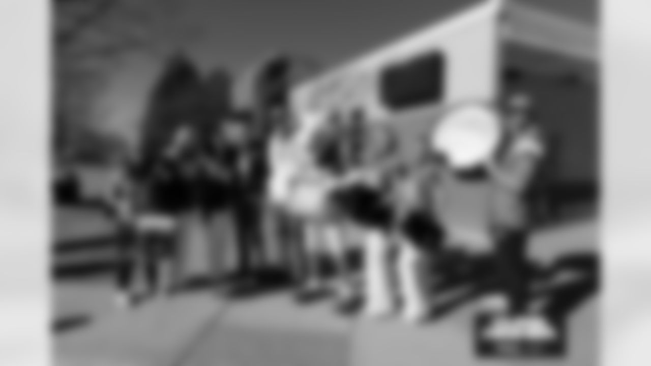 DBC Stephanie, DBC Renee, Stampede, Billy Van Heusen, Ron Egloff, Miles the Mascot, DBC Sydney J and DBC Alana during a school hallway parade to celebrate the Denver Broncos making the playoffs on Thursday, January 15, 2026 at Lumberg Elemen in Denver, Lumberg Elementary School .
Photo by Gabriel Christus / Denver Broncos