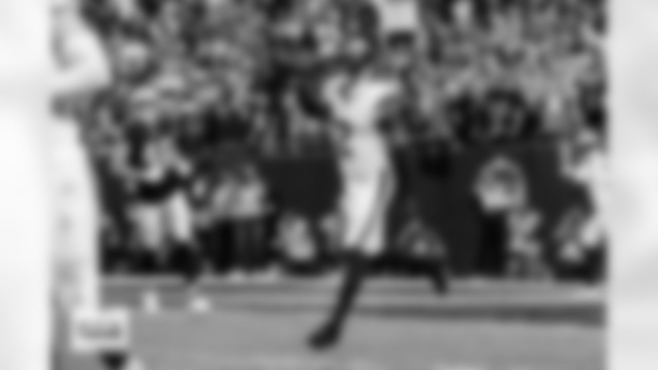 Denver Broncos cornerback Pat Surtain II (2) wags his finger after a fourth-down stop during the Broncos' Week 14 game against the Las Vegas Raiders at Allegiant Stadium in Las Vegas, Nevada on December 7, 2025. Photo by Ben Swanson / Denver Broncos