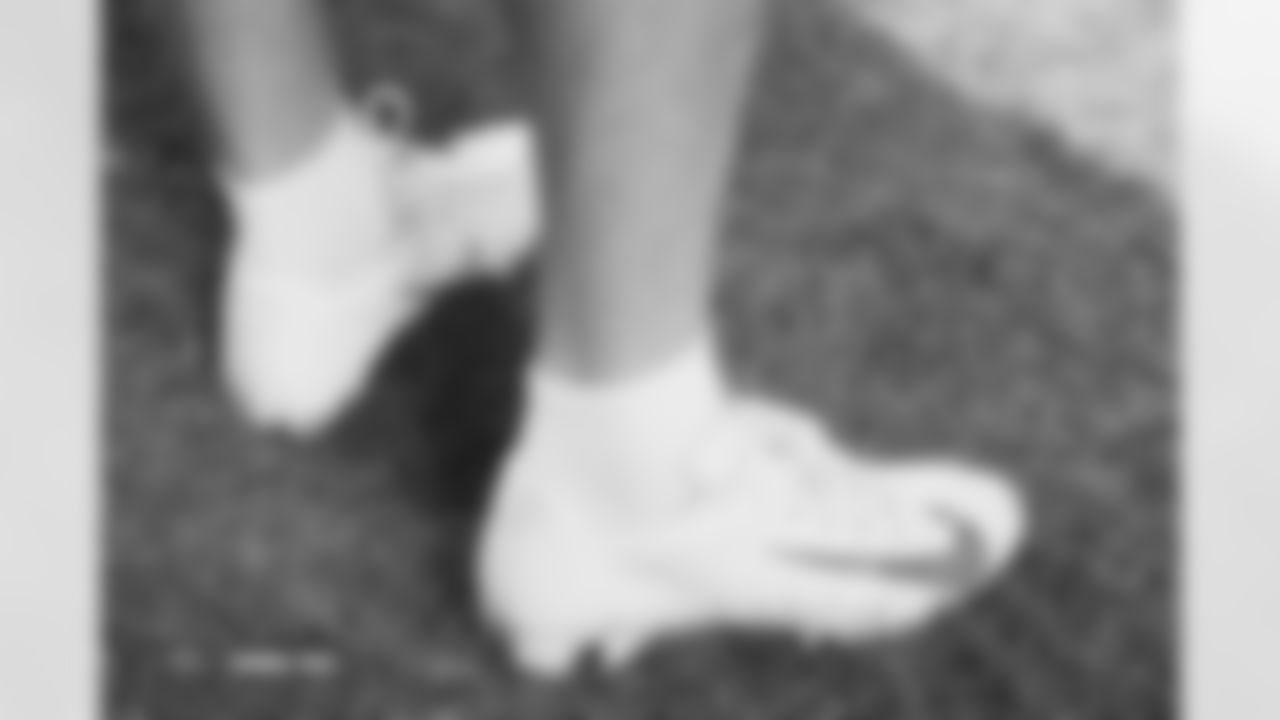 Alex Singleton before the Broncos' Week 17 game against the Kansas City Chiefs at GEHA Field at Arrowhead Stadium in Kansas City, Missouri on December 25, 2025. Photo by Gabriel Christus / Denver Broncos