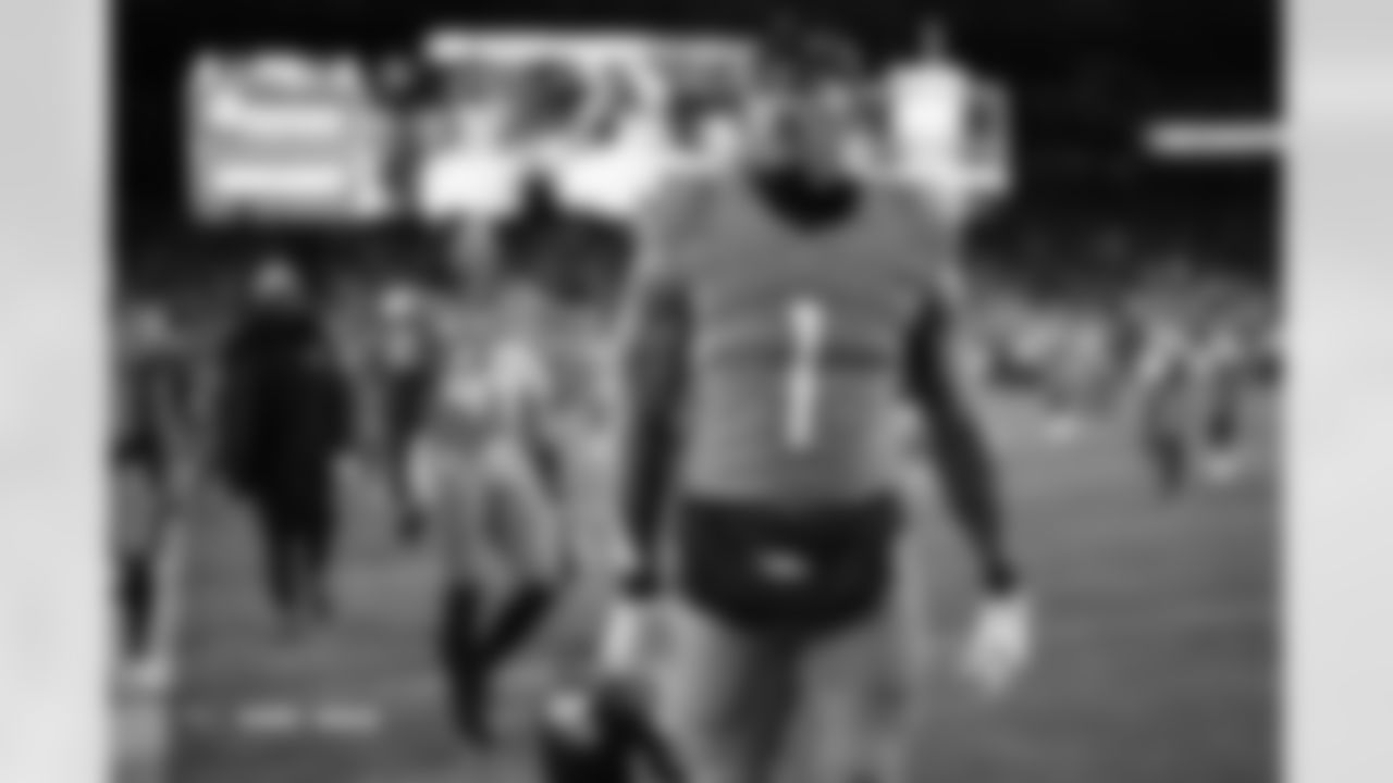 Evan Engram (1) before the Broncos' Week 13 game against the Washington Commanders at Northwest Stadium in Landover, Maryland on November 30, 2025. Photo by Ben Swanson / Denver Broncos