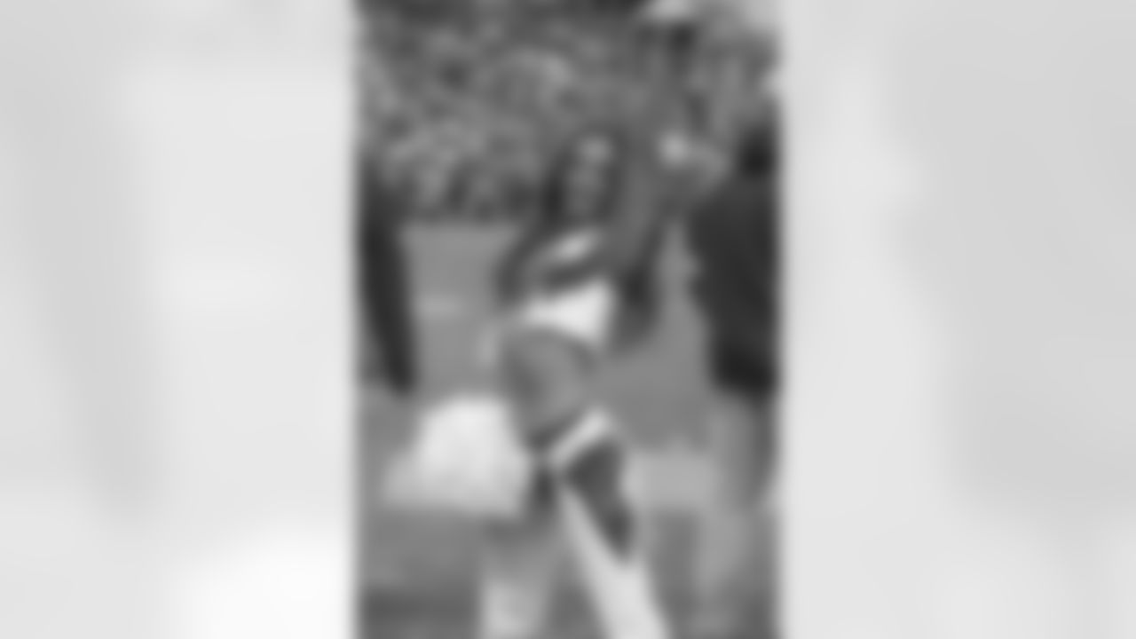 Denver Broncos Cheerleaders during the Broncos' Week 18 game against the Los Angeles Chargers at Empower Field at Mile High in Denver, Colorado on January 4, 2026. Photo by Paul Cloud / Denver Broncos