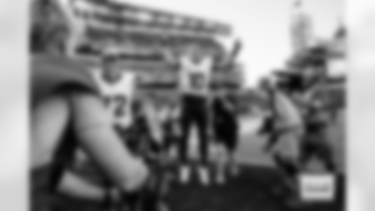 Denver Broncos quarterback Bo Nix (10) celebrates after the Broncos' Week 5 game against the Philadelphia Eagles at Lincoln Financial Field in Philadelphia, Pennsylvania on October 5, 2025. Photo by Ben Swanson / Denver Broncos