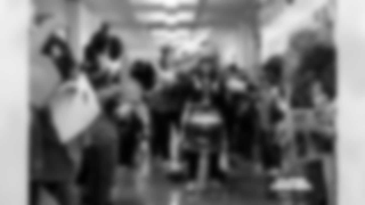 Students cheer on the Broncos during a school hallway parade to celebrate the Denver Broncos making the playoffs at Doull Elementary School in Denver, Colorado on January 16, 2026. Photo by Ben Swanson / Denver Broncos