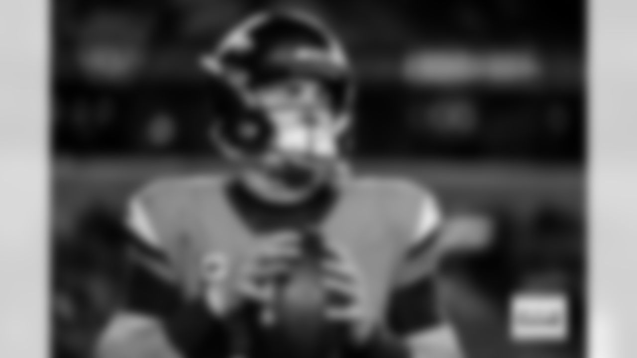 Denver Broncos quarterback Bo Nix (10) warms up before the Broncos' Week 13 game against the Washington Commanders at Northwest Stadium in Landover, Maryland on November 30, 2025. Photo by Ben Swanson / Denver Broncos