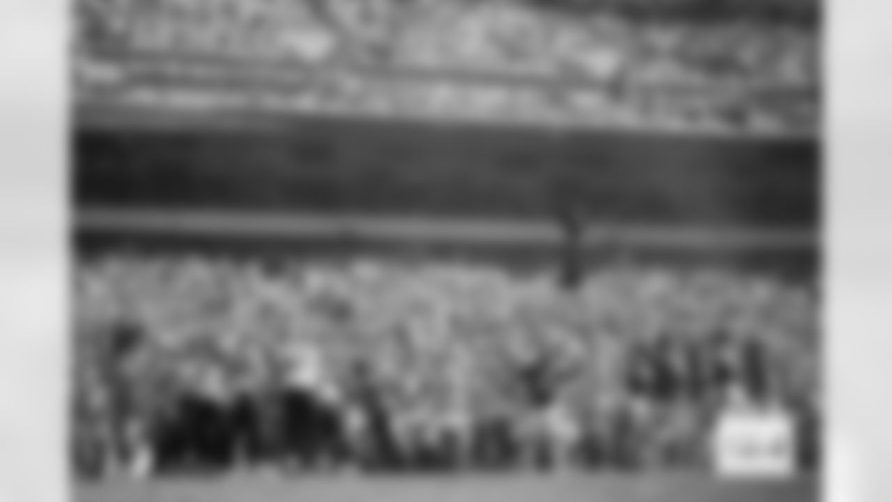 The Broncos' offense huddles together as the Eagles' defense does the same during the Broncos' Week 5 game against the Philadelphia Eagles at Lincoln Financial Field in Philadelphia, Pennsylvania on October 5, 2025. Photo by Ben Swanson / Denver Broncos