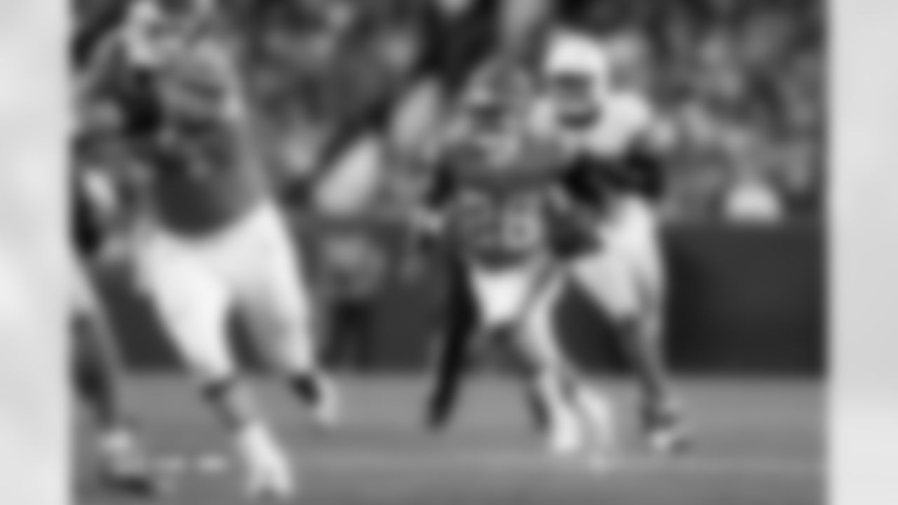 Tyler Badie (28) during the Broncos' Week 18 game against the Los Angeles Chargers at Empower Field at Mile High in Denver, Colorado on January 4, 2026. Photo by Ben Swanson / Denver Broncos