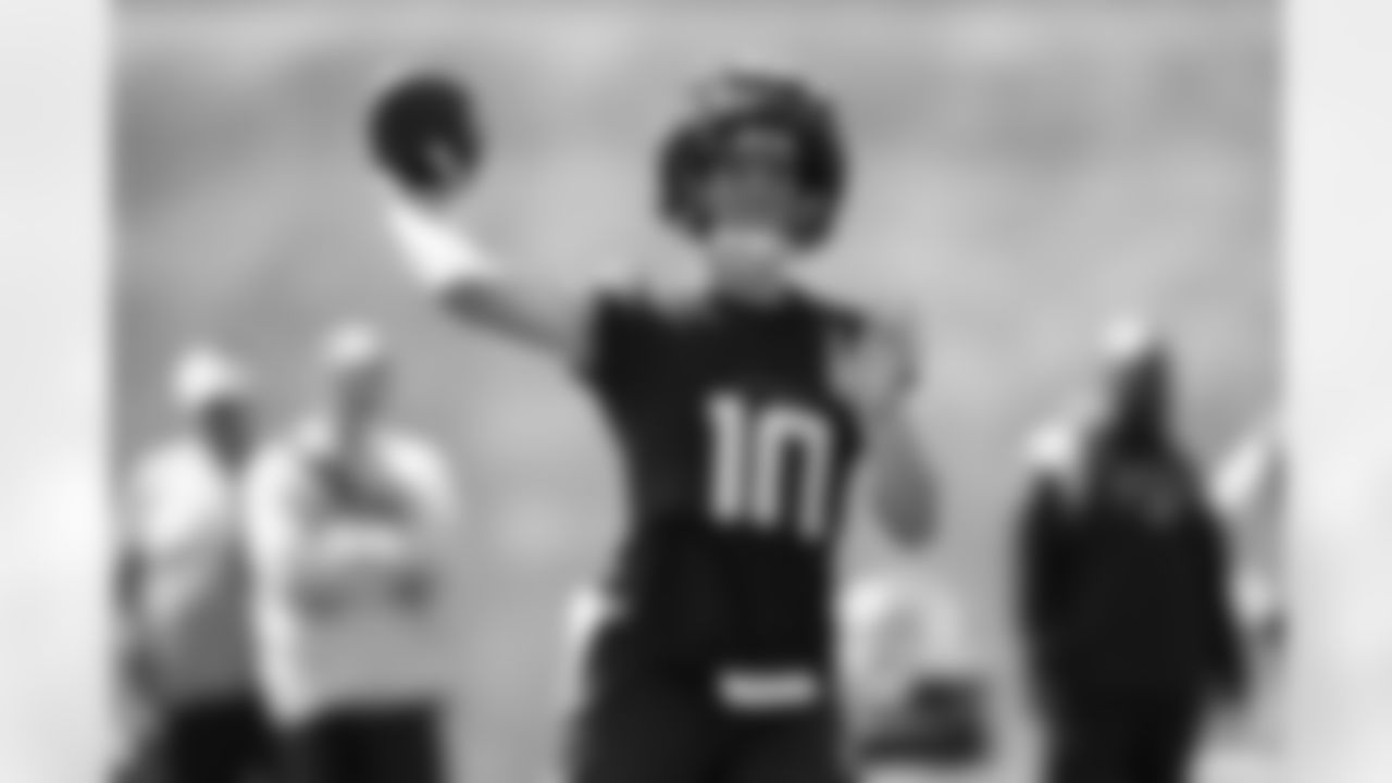 Bo Nix during practice at Broncos Park Powered by CommonSpirit in Englewood, Colorado on August 28, 2024. Photo by Ben Swanson / Denver Broncos