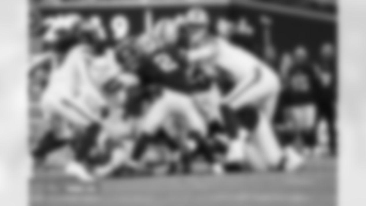 Alex Singleton (49) during the Broncos' Week 14 game against the Las Vegas Raiders at Allegiant Stadium in Las Vegas, Nevada on December 7, 2025. Photo by Gabriel Christus / Denver Broncos