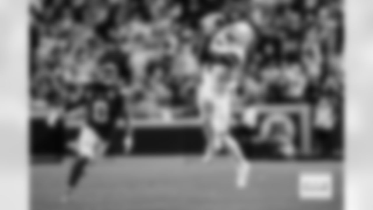 Denver Broncos wide receiver Courtland Sutton (14) makes a catch during the Broncos' Week 17 game against the Kansas City Chiefs at GEHA Field at Arrowhead Stadium in Kansas City, Missouri on December 25, 2025. Photo by Ben Swanson / Denver Broncos