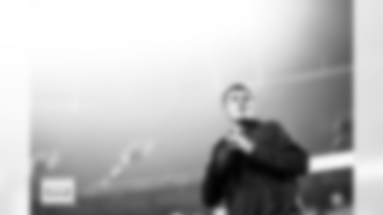 Bo Nix warms up before the Broncos' Week 17 game against the Kansas City Chiefs at GEHA Field at Arrowhead Stadium in Kansas City, Missouri on December 25, 2025. Photo by Ben Swanson / Denver Broncos