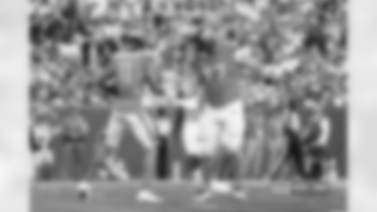 Troy Franklin and Quinn Meinerz during the Broncos' Week 7 game against the New York Giants at Empower Field at Mile High in Denver, Colorado on October 19, 2025. Photo by Gabriel Christus / Denver Broncos