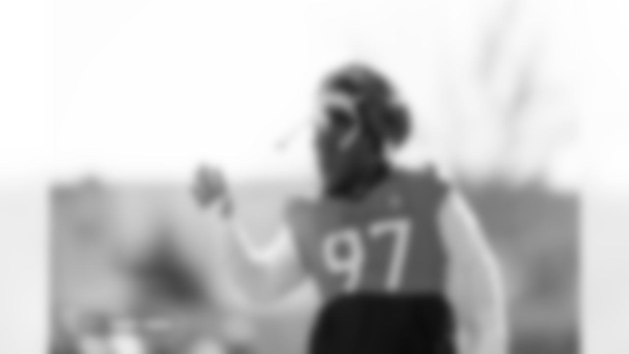 Malcolm Roach during practice at Broncos Park Powered by CommonSpirit in Englewood, Colorado on October 30, 2025. Photo by Gabriel Christus / Denver Broncos