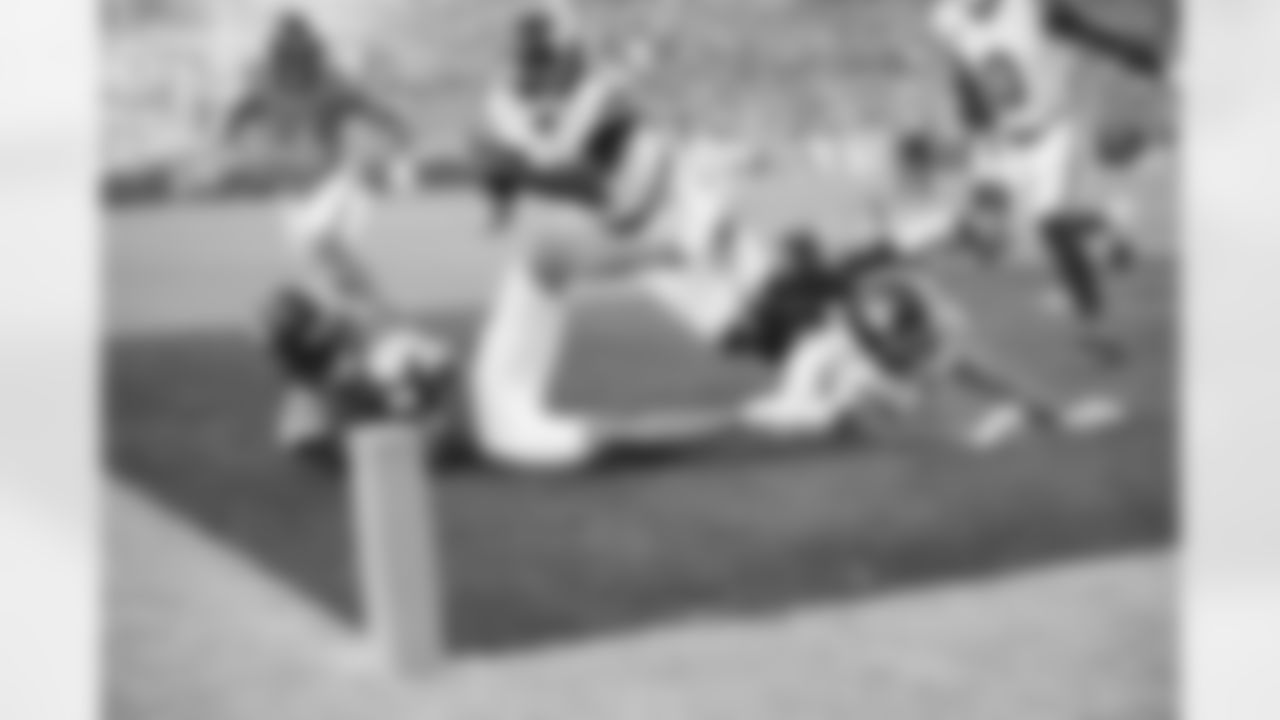 Denver Broncos wide receiver Troy Franklin (11) makes a catch for a touchdown during the Broncos' Week 7 game against the New York Giants at Empower Field at Mile High in Denver, Colorado on October 19, 2025. Photo by Ben Swanson / Denver Broncos
