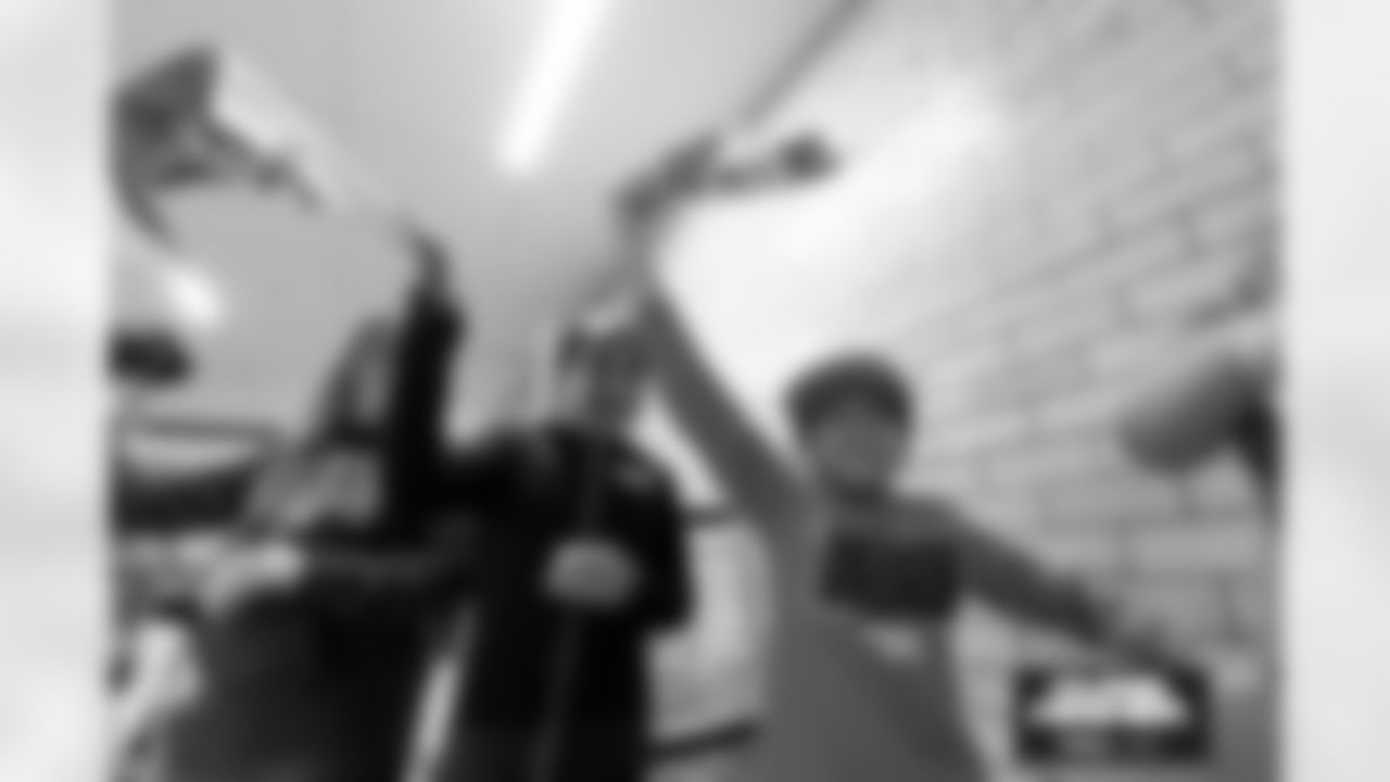 Students during a school hallway parade to celebrate the Denver Broncos making the playoffs on Thursday, January 15, 2026 at Montview Elementary School in Denver, Colorado.
Photo by Gabriel Christus / Denver Broncos