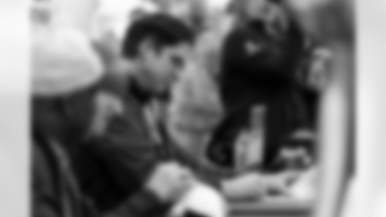 Denver Broncos Cheerleaders and Broncos alumni visit the United States Army post at Fort Carson during the Salute to Service Caravan on December 16, 2025. Photo by Ben Swanson / Denver Broncos