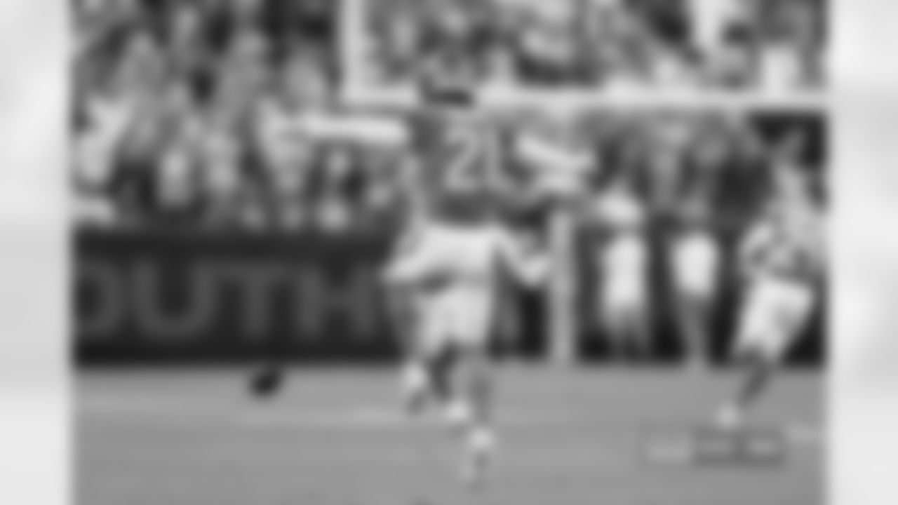 Riley Moss during the Broncos' Week 7 game against the New York Giants at Empower Field at Mile High in Denver, Colorado on October 19, 2025. Photo by Ben Swanson / Denver Broncos