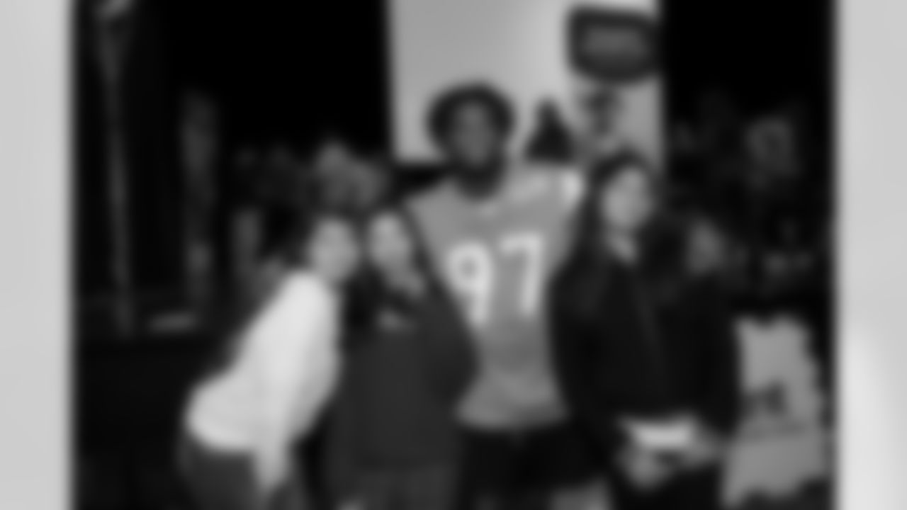 Denver Broncos alumni, cheer and players participated in ENT Adventures in Realiity on Tuesday, December 9, 2025 at Manual High School in Denver, Colorado.
Photo by Gabriel Christus / Denver Broncos