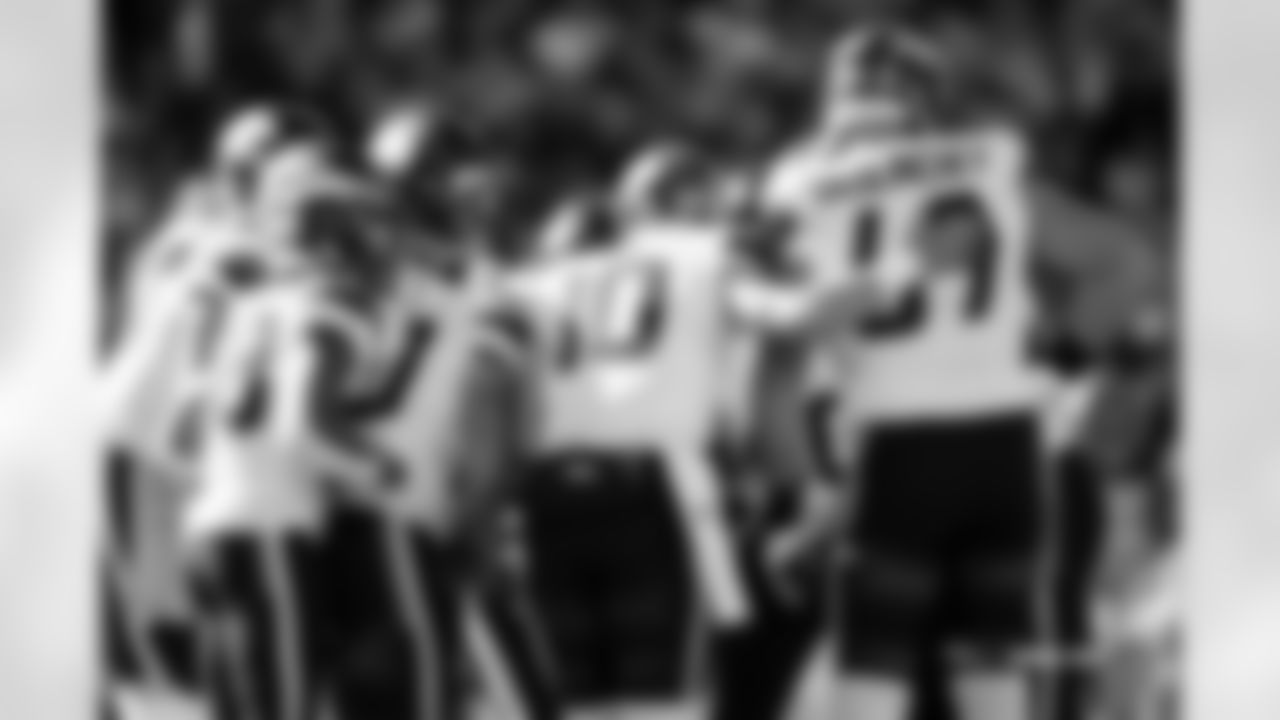 Jaleel McLaughlin, Bo Nix, Mike McGlinchey and the offense during the Broncos' Week 10 game against the Kansas City Chiefs at GEHA Field at Arrowhead Stadium in Kansas City, Missouri on November 10, 2024. Photo by Gabriel Christus / Denver Broncos