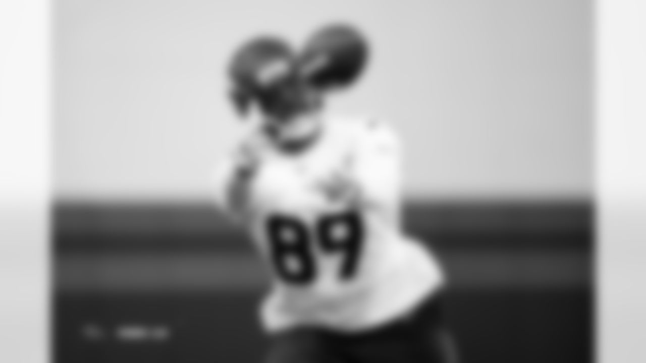 Marcedes Lewis during practice at Broncos Park Powered by CommonSpirit in Englewood, Colorado on December 5, 2025. Photo by Ben Swanson / Denver Broncos