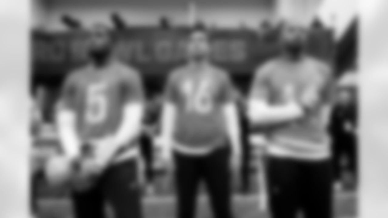 Cincinnati Bengals wide receiver Tee Higgins (5) and quarterback Joe Flacco (16) and Denver Broncos wide receiver Courtland Sutton (14) look on prior to the 2026 Pro Bowl Game on Tuesday, February 3, 2026 in San Francisco, California. (Alika Jenner/NFL)