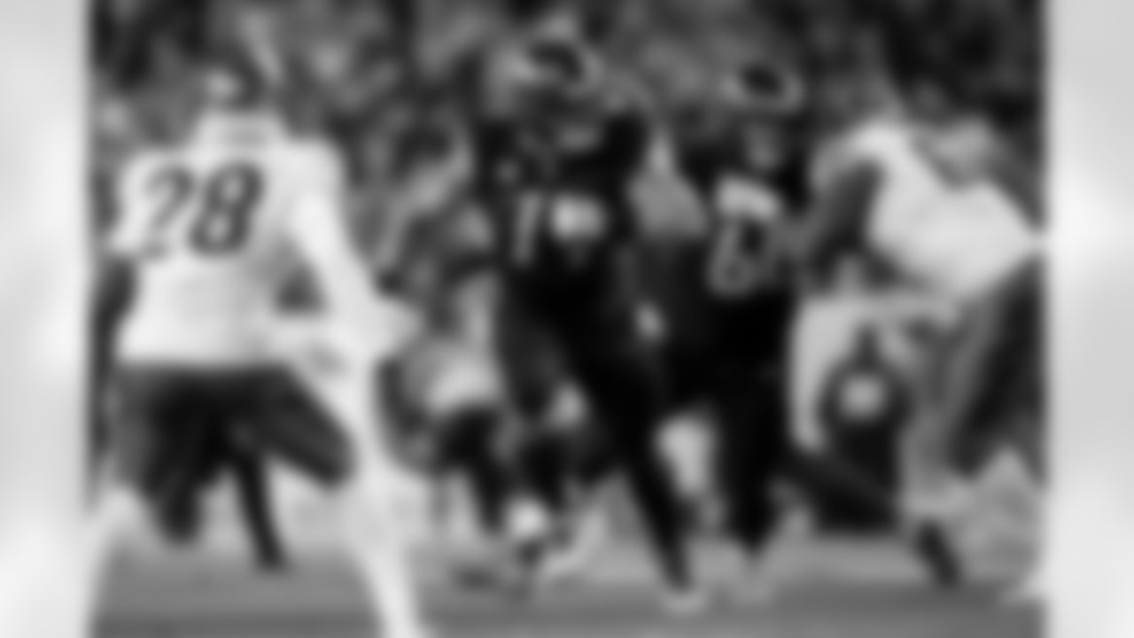 Denver Broncos guard Quinn Meinerz (77) during the Broncos' Week 4 game against the Cincinnati Bengals at Empower Field at Mile High in Denver, Colorado on September 29, 2025. Photo by Ben Swanson / Denver Broncos