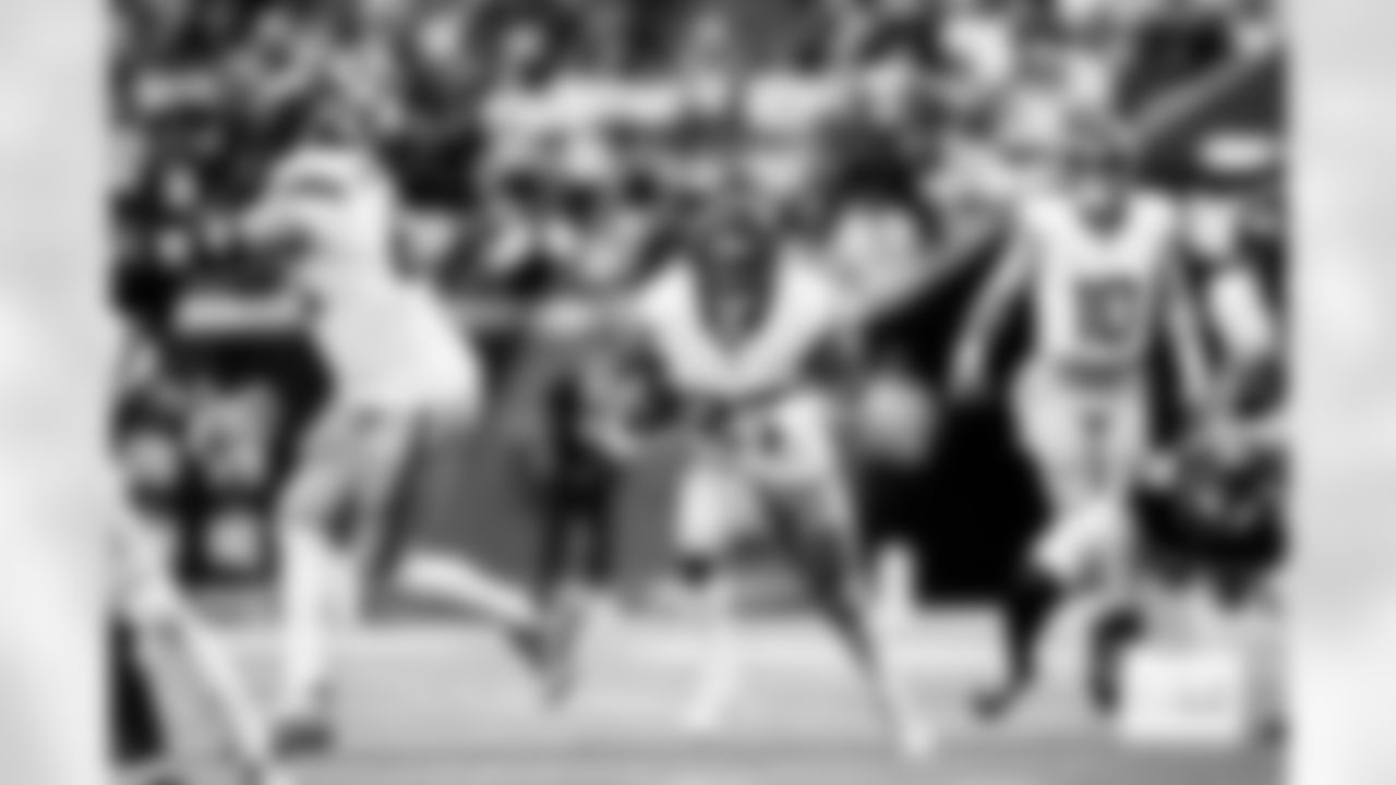 Denver Broncos running back J.K. Dobbins (27) runs with the ball during the Broncos' Week 9 game against the Houston Texans at NRG Stadium in Houston, Texas on November 2, 2025. Photo by Ben Swanson / Denver Broncos