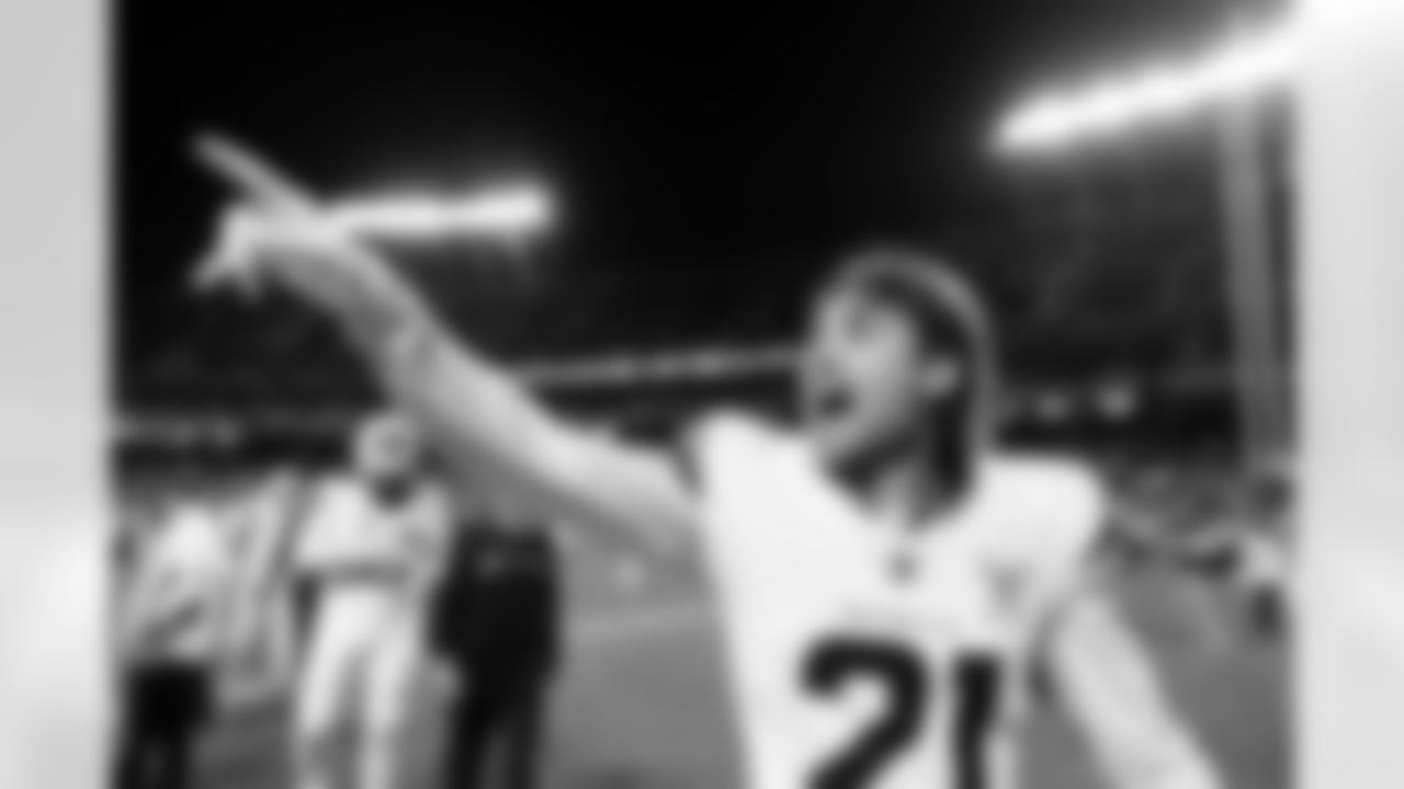 Denver Broncos cornerback Riley Moss (21) celebrates after the Broncos' Week 17 game against the Kansas City Chiefs at GEHA Field at Arrowhead Stadium in Kansas City, Missouri on December 25, 2025. Photo by Ben Swanson / Denver Broncos