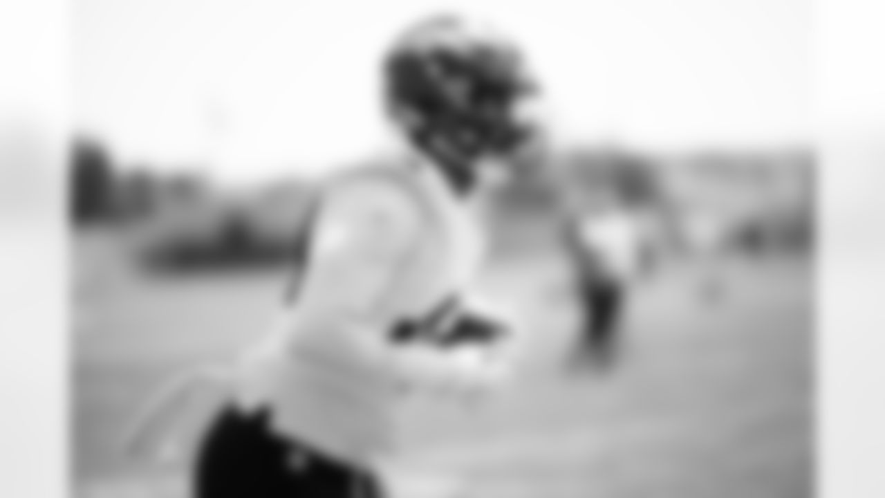 Justin Strnad during practice at Broncos Park Powered by CommonSpirit in Englewood, Colorado on September 4, 2025. Photo by Ben Swanson / Denver Broncos