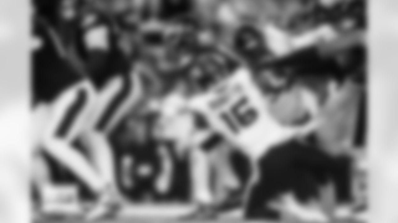 Denver Broncos linebacker Nik Bonitto (15) sacks Philadelphia Eagles quarterback Jalen Hurts (1) during the Broncos' Week 5 game against the Philadelphia Eagles at Lincoln Financial Field in Philadelphia, Pennsylvania on October 5, 2025. Photo by Gabriel Christus / Denver Broncos