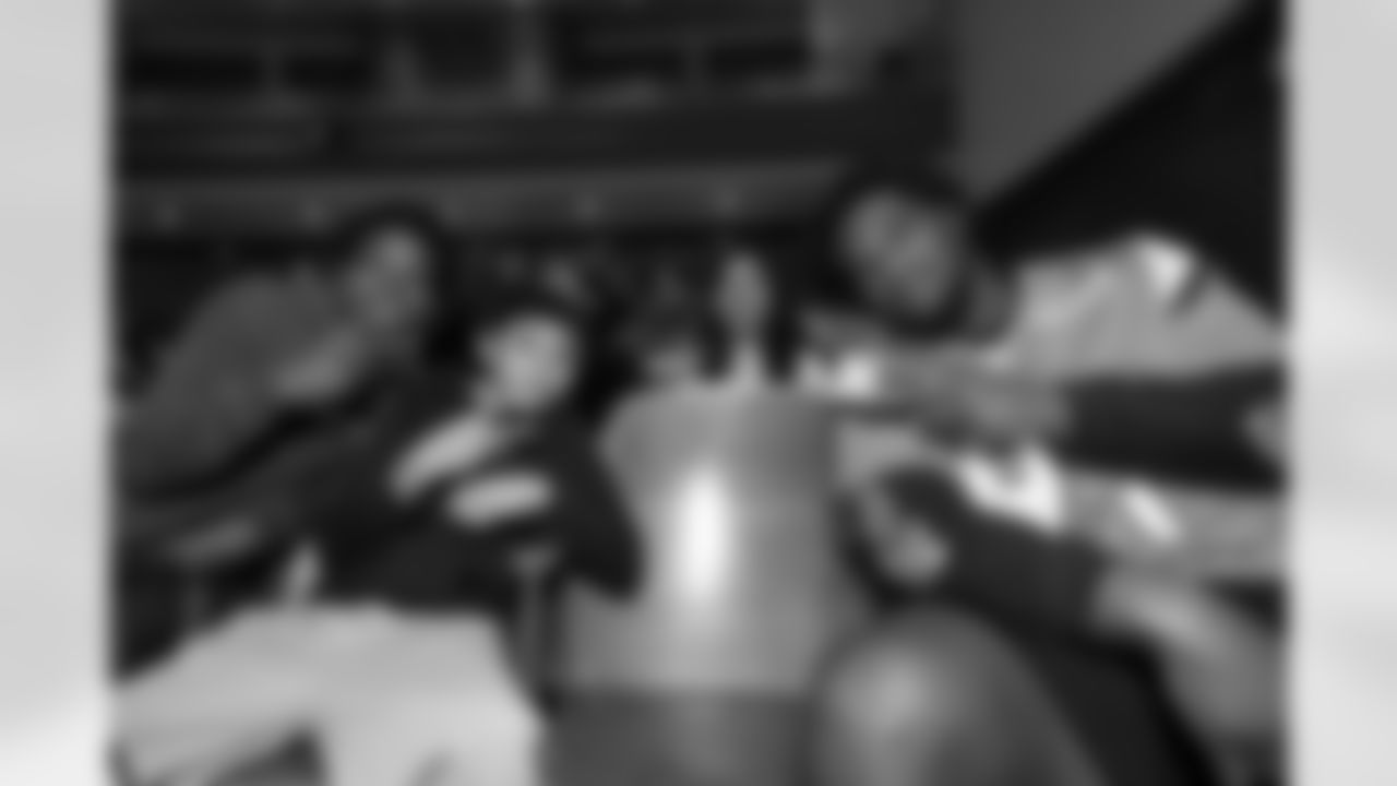 Denver Broncos alumni, cheer and players participated in ENT Adventures in Realiity on Tuesday, December 9, 2025 at Manual High School in Denver, Colorado.
Photo by Gabriel Christus / Denver Broncos