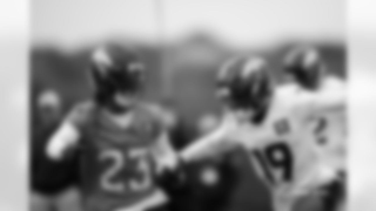 Jahdae Barron and Marvin Mims Jr. during practice in Ware, England on October 10, 2025. Photo by Ben Swanson / Denver Broncos