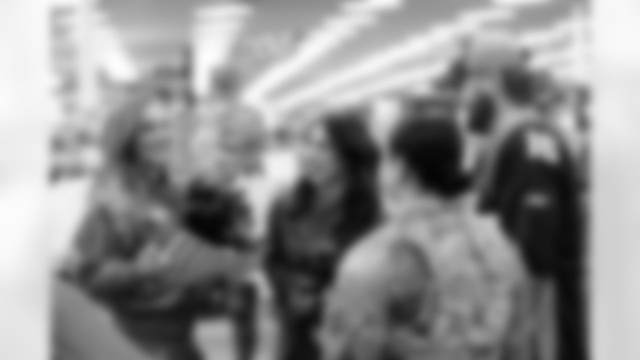 Denver Broncos Cheerleaders and Broncos alumni visit the United States Army post at Fort Carson during the Salute to Service Caravan on December 16, 2025. Photo by Ben Swanson / Denver Broncos