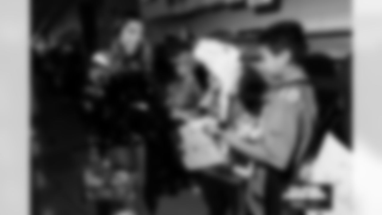 Students cheer on the Broncos during a school hallway parade to celebrate the Denver Broncos making the playoffs at Doull Elementary School in Denver, Colorado on January 16, 2026. Photo by Ben Swanson / Denver Broncos