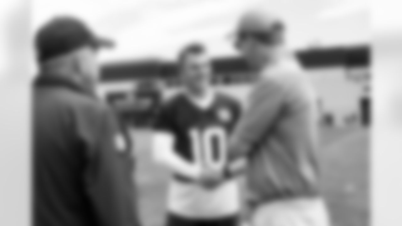 Bo Nix and Peyton Manning during an OTA practice at Broncos Park Powered by CommonSpirit in Englewood, Colorado on June 5, 2025. Photo by Ben Swanson / Denver Broncos
