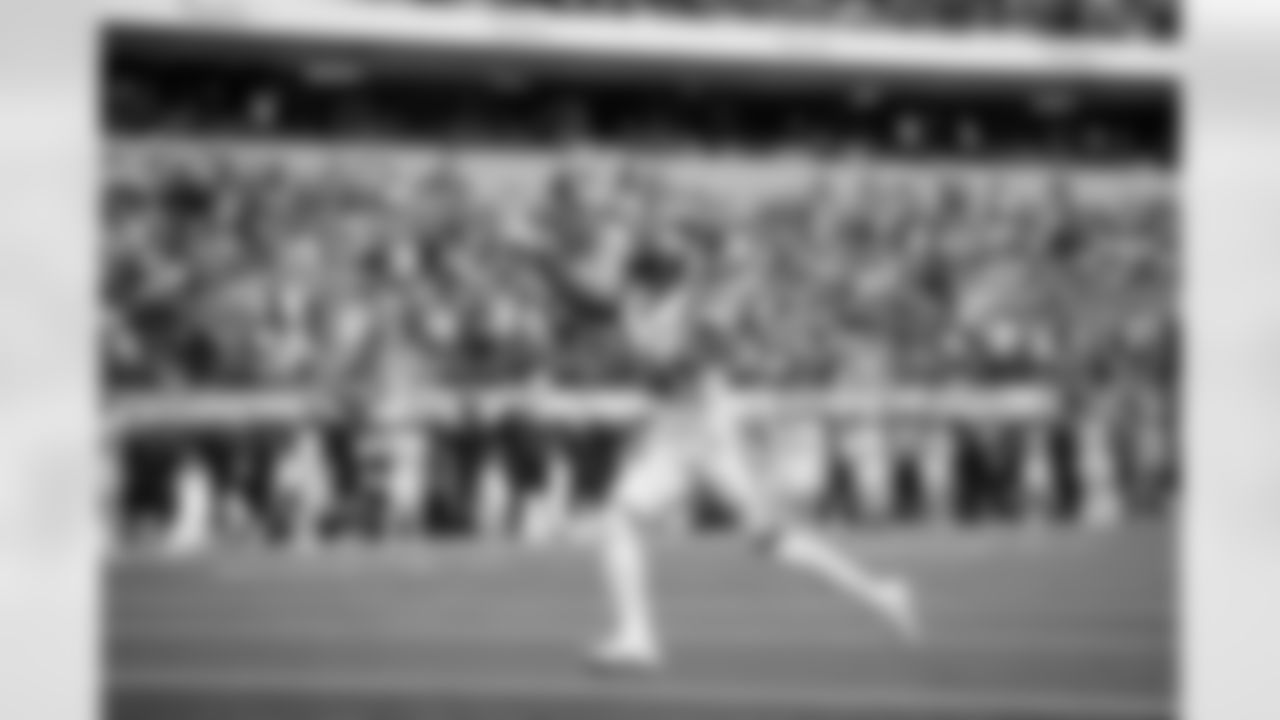 Denver Broncos wide receiver Courtland Sutton (14) makes a catch on fourth down and runs it in for a 52-yard touchdown during the Broncos' Week 3 game against the Los Angeles Chargers at SoFi Stadium in Inglewood, California on September 21, 2025. Photo by Ben Swanson / Denver Broncos