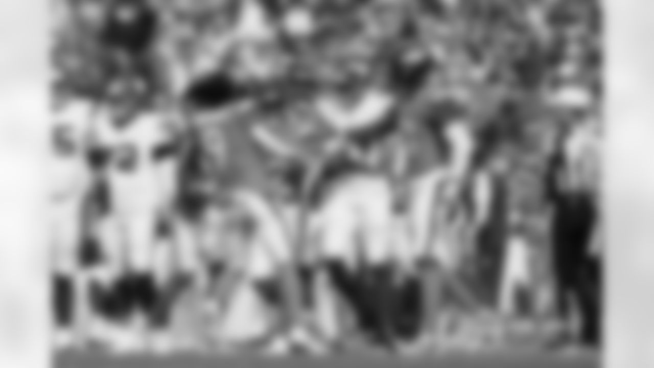 Talanoa Hufanga and Que Robinson during the Broncos' Week 7 game against the New York Giants at Empower Field at Mile High in Denver, Colorado on October 19, 2025. Photo by Gabriel Christus / Denver Broncos